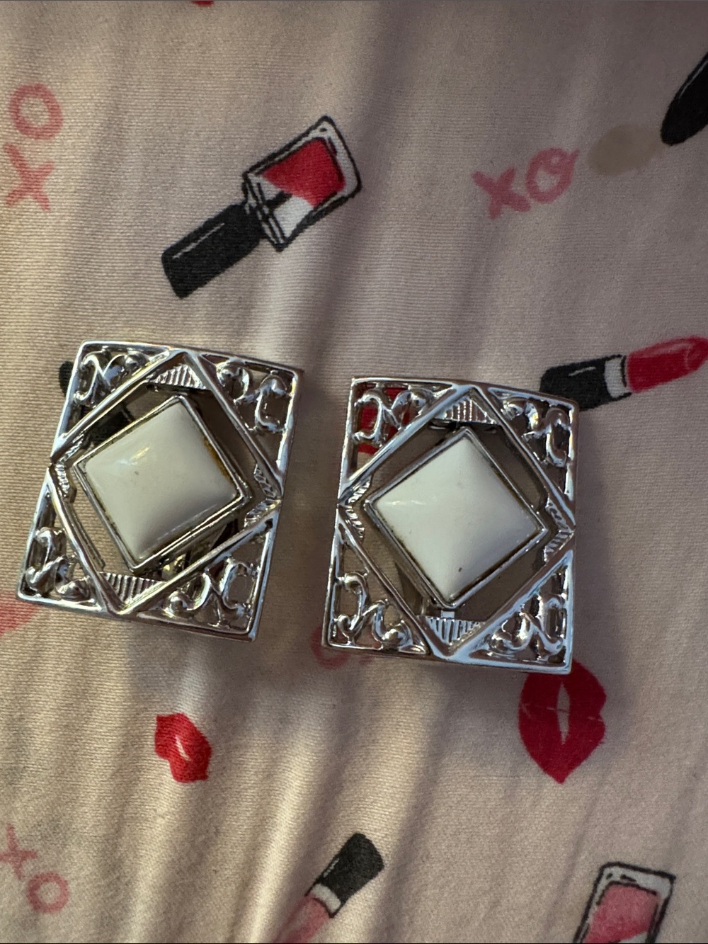 Demons Silver-Tone White Enamel Geometric Clip-On Earrings vtg on card